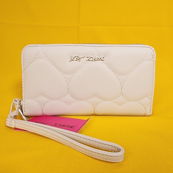 Betsey Johnson White Quilted Heart Love Wallet Wristlet Zip Around NEW - Picture 12 of 12